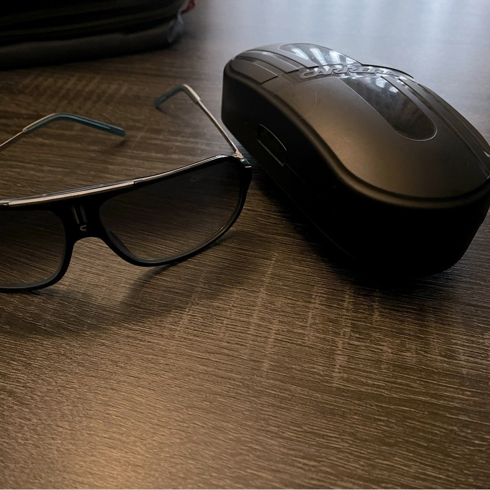 Carrera Safari..Men’s sunglasses stored in original case… - Picture 2 of 5
